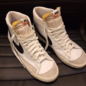 Women's Nike Blazer Mid 77
